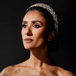 Anita Rani Shakti Embellished Crystal Headband 9 Anita Rani Shakti Embellished Crystal Headband -Carrie Elizabeth 230914 CEJ Anita 0661 v22 1 scaled