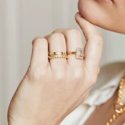 Florence Vintage Peridot Ring 10 Florence Vintage Peridot Ring -Carrie Elizabeth 240307 CEJ SS24 7111 v12 scaled