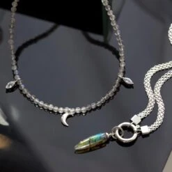 Anita Rani Shakti Woven Chain With Labradorite Transformation Pendant -Carrie Elizabeth 4740F61C 1BF4 48CF B46E CAD99D0CDA53 583d32c0 e6b4 4de9 acb4 59c0deddb318 scaled
