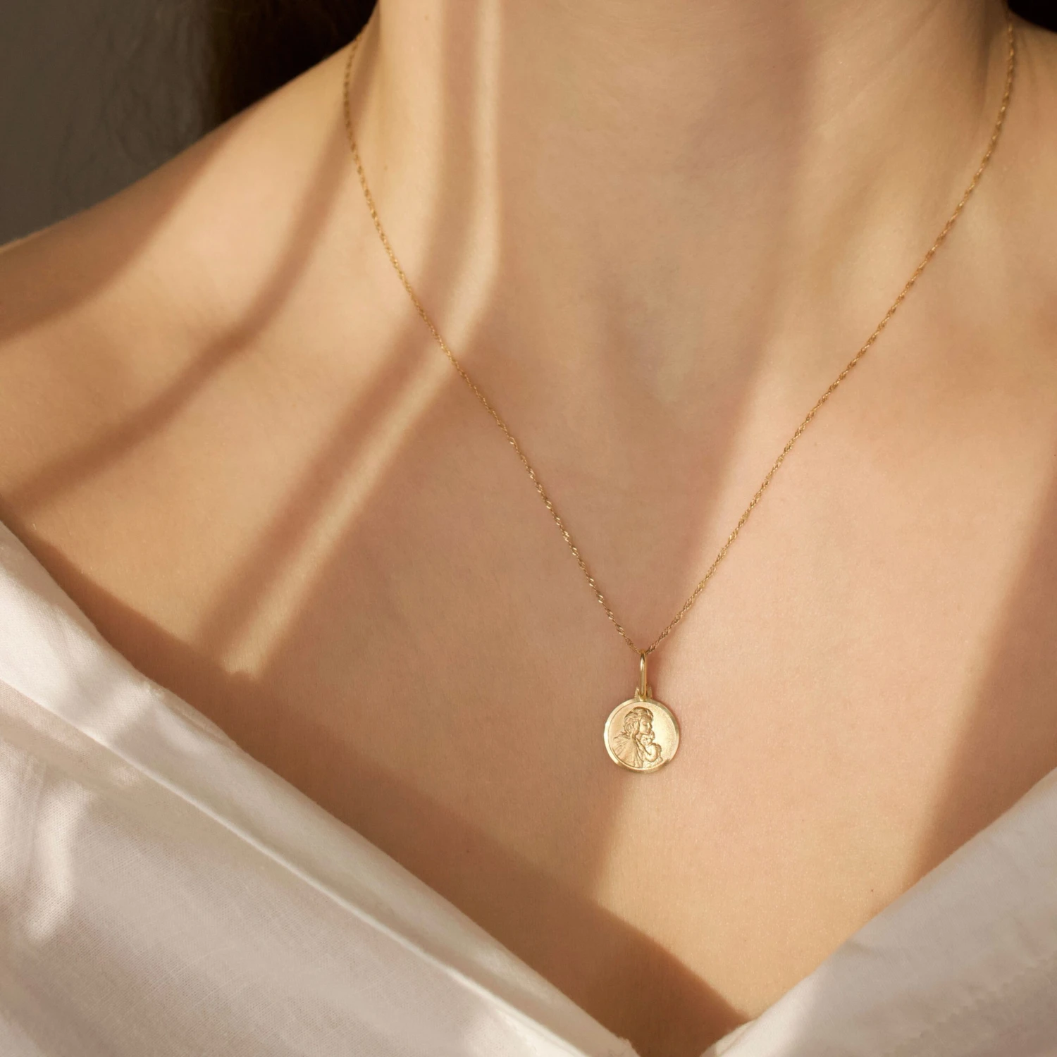 Mother With Child Pendant 2 Mother With Child Pendant - Image 2