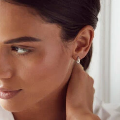 Vintage Huggie Hoop -Carrie Elizabeth CarrieElizabethJewelleryAW23230816 CEJ AW23 campaign 7926v2 silver