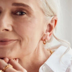 Pearl Organic Huggie Hoop 11 Pearl Organic Huggie Hoop -Carrie Elizabeth CarrieElizabethJewelleryAW23230816 CEJ AW23 campaign 8067 v1 sq