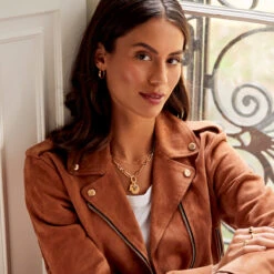 Dainty Heart Chain Necklace -Carrie Elizabeth CarrieElizabethJewelleryAW23230816 CEJ AW23 campaign 8147 v1 sq 82a6f787 abc1 4f4e 81a5 238d3b43f4e3