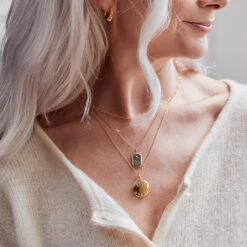 Dainty Heart Chain Necklace -Carrie Elizabeth CarrieElizabethJewelleryAW23230816 CEJ AW23 campaign 8478 v1 sq f747d1f8 7517 40a9 a715 86063b604bf1