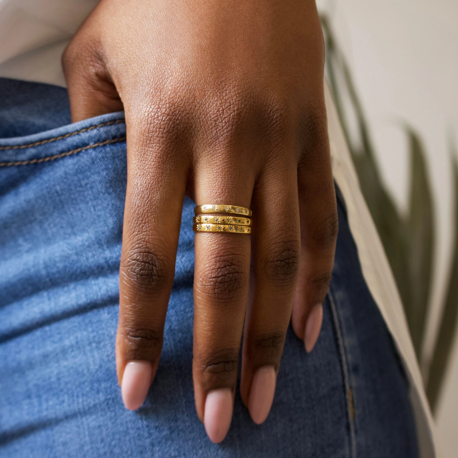 Simple Star Set Emerald Band 2 Simple Star Set Emerald Band - Image 2