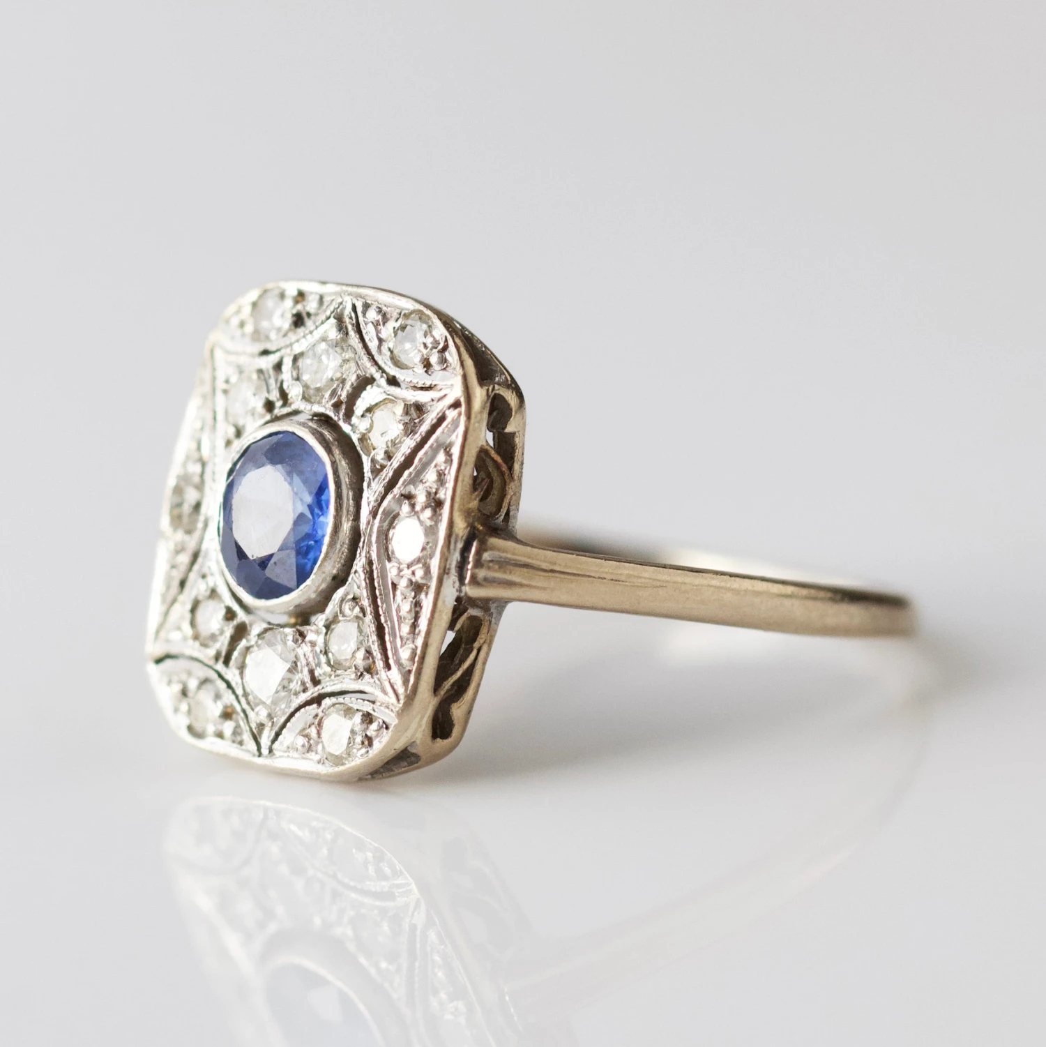 Vintage 18 Solid White Gold Sapphire And Diamond Ring - UK Size R 6 Vintage 18 Solid White Gold Sapphire And Diamond Ring - UK Size R - Image 6