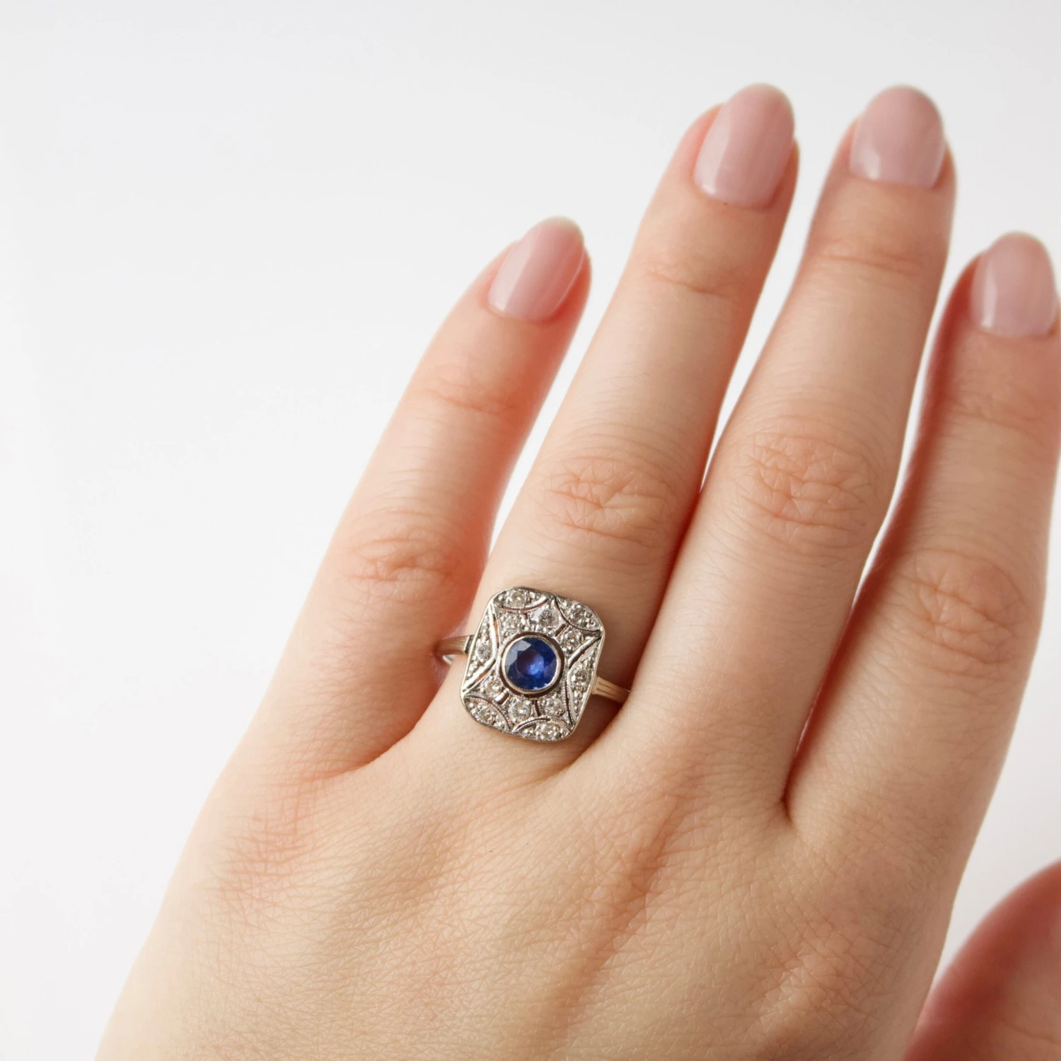 Vintage 18 Solid White Gold Sapphire And Diamond Ring - UK Size R 2 Vintage 18 Solid White Gold Sapphire And Diamond Ring - UK Size R - Image 2