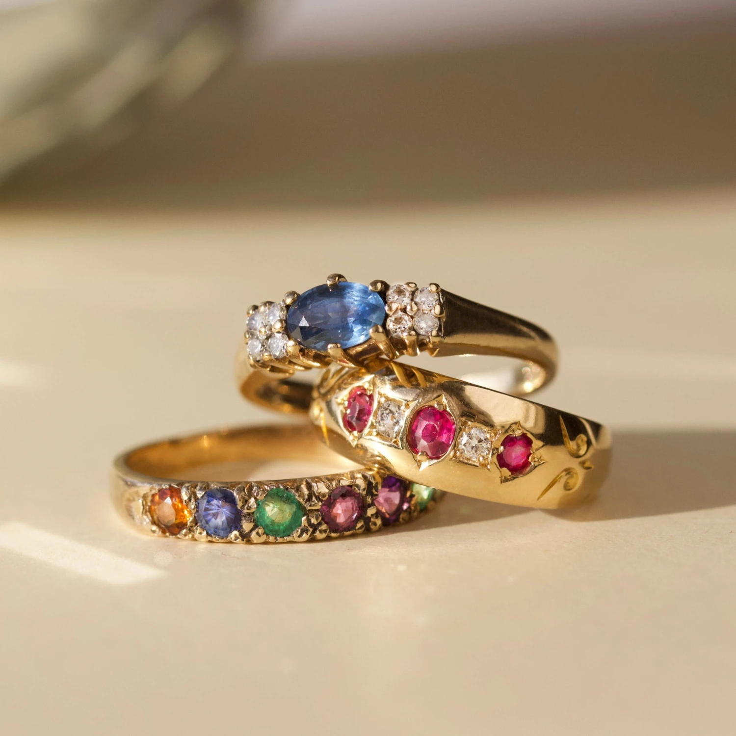 Vintage 18k Solid Yellow Gold Diamond And Ruby Ring Size - K 5 Vintage 18k Solid Yellow Gold Diamond And Ruby Ring Size - K - Image 5