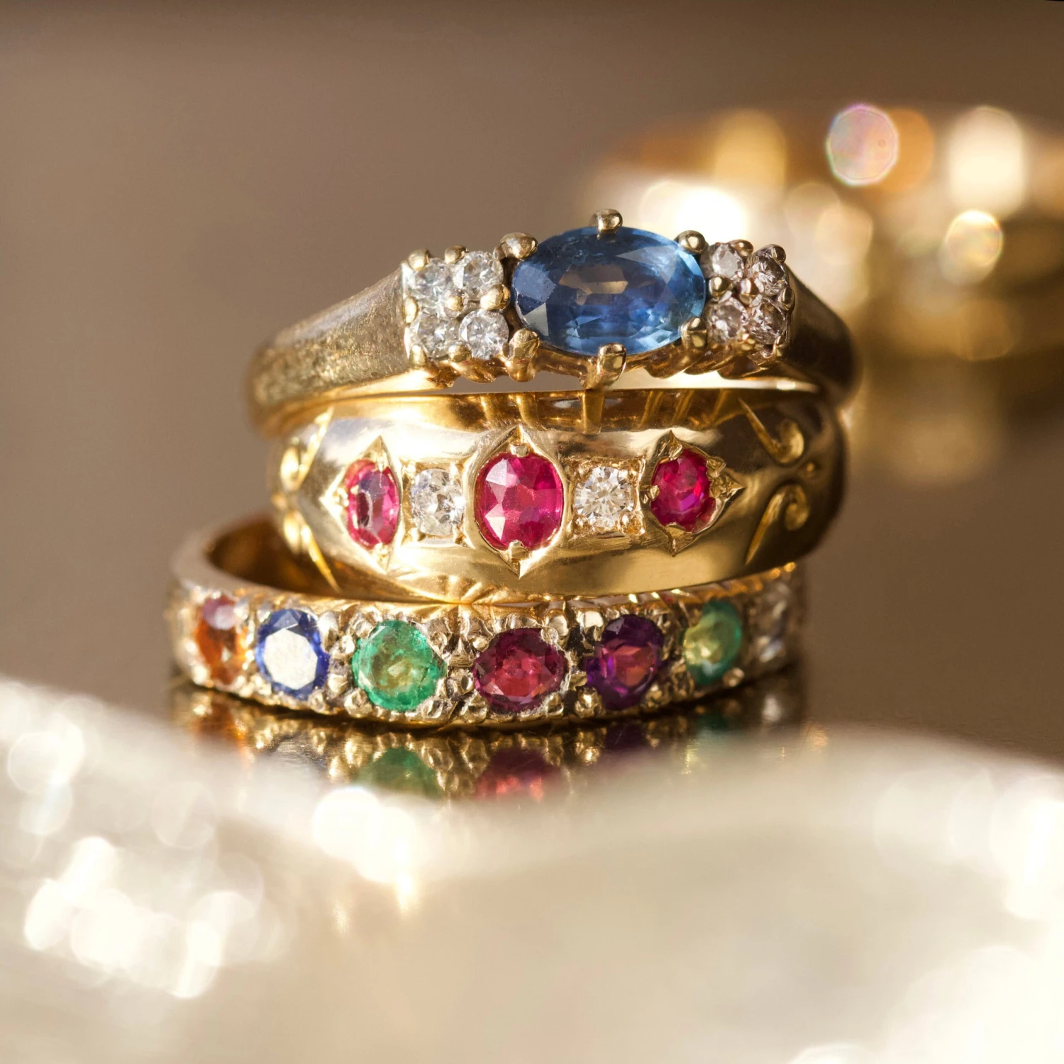 Vintage 18k Solid Yellow Gold Diamond And Ruby Ring Size - K 4 Vintage 18k Solid Yellow Gold Diamond And Ruby Ring Size - K - Image 4