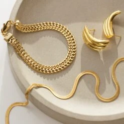 Vintage Luxe Woven Chain Bracelet 7 Vintage Luxe Woven Chain Bracelet -Carrie Elizabeth IMG 8220copy2 scaled