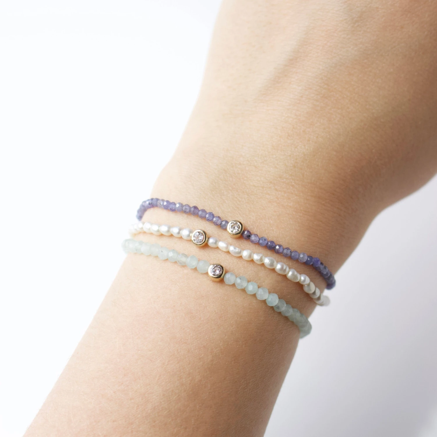 Solitaire Diamond Pearl Beaded Stretch Bracelet 5 Solitaire Diamond Pearl Beaded Stretch Bracelet - Image 5