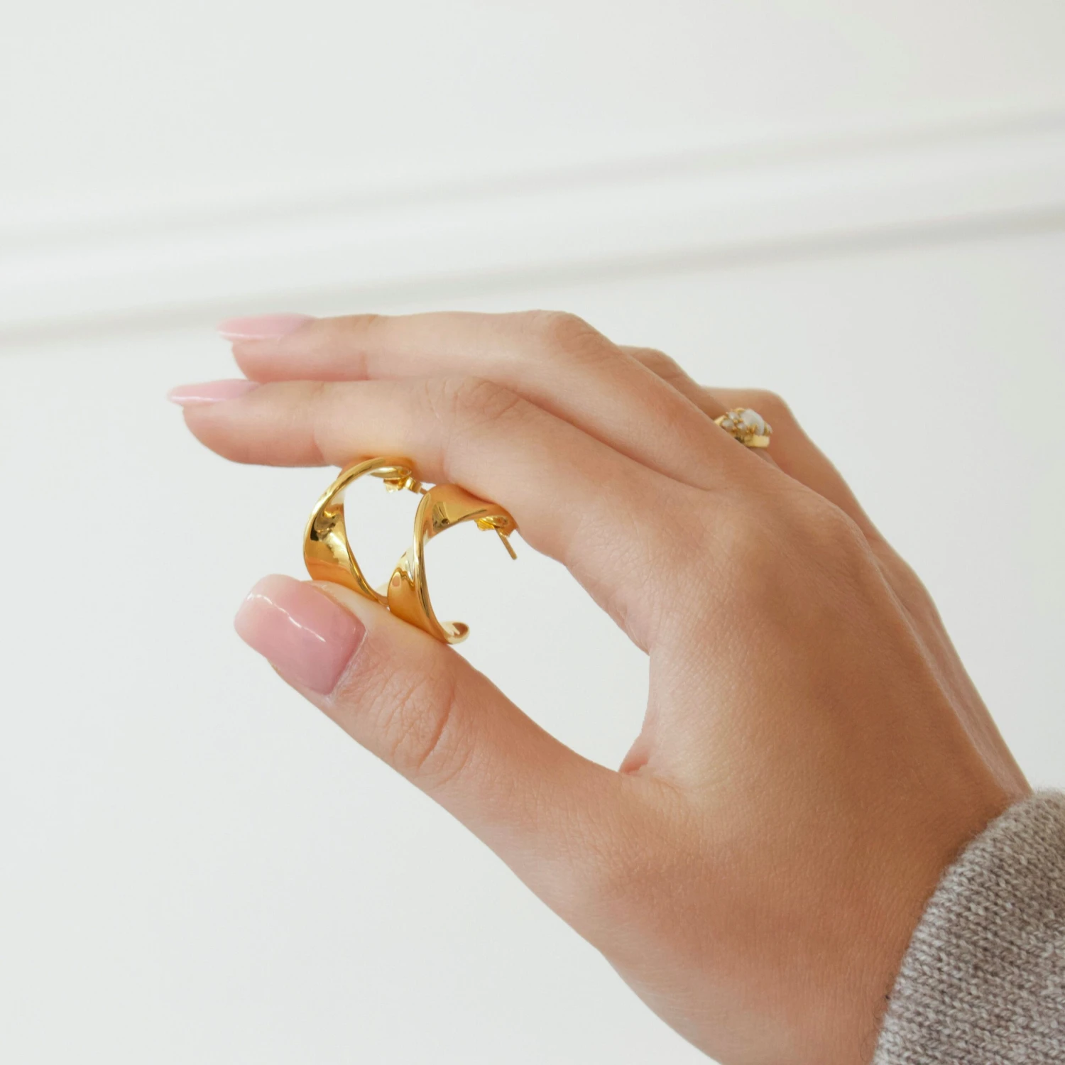 Vintage Twist Hoop Earrings 7 Vintage Twist Hoop Earrings - Image 7