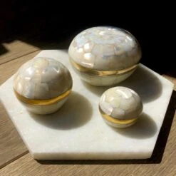 Medium Mother Of Pearl Trinket Pot 17 Medium Mother Of Pearl Trinket Pot -Carrie Elizabeth Photo26 06 2020 100814 1