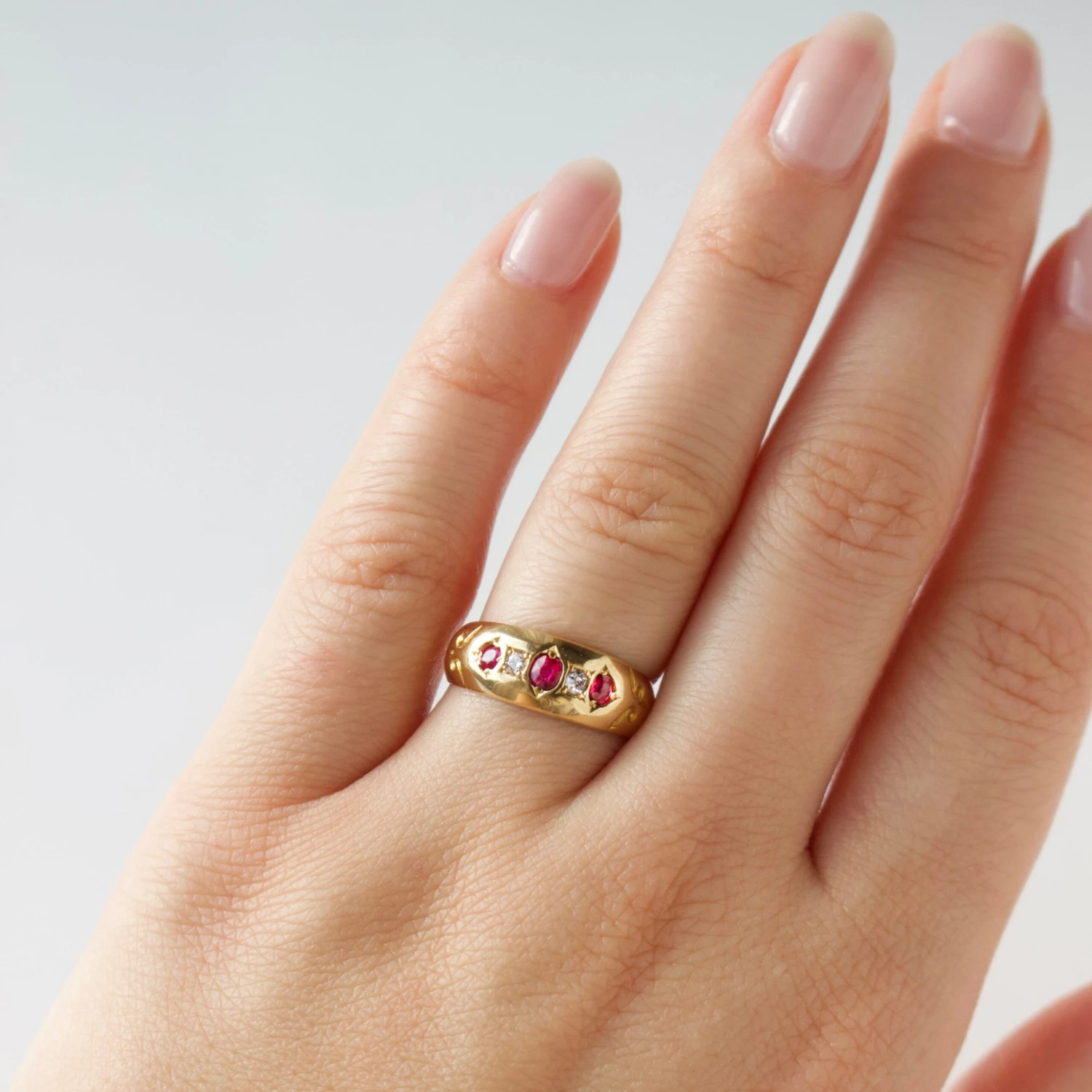 Vintage 18k Solid Yellow Gold Diamond And Ruby Ring Size - K 2 Vintage 18k Solid Yellow Gold Diamond And Ruby Ring Size - K - Image 2