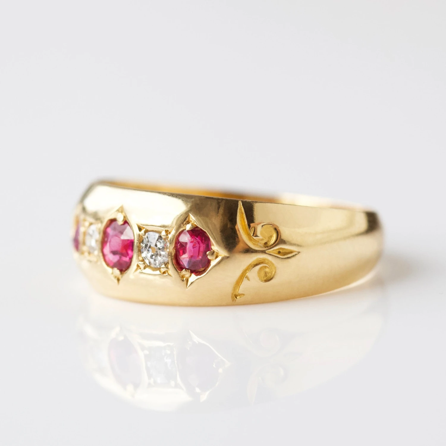 Vintage 18k Solid Yellow Gold Diamond And Ruby Ring Size - K 7 Vintage 18k Solid Yellow Gold Diamond And Ruby Ring Size - K - Image 7