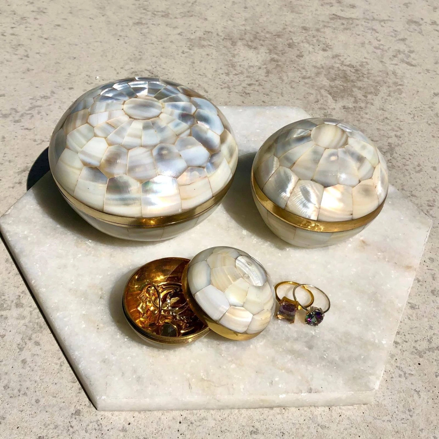 Medium Mother Of Pearl Trinket Pot 4 Medium Mother Of Pearl Trinket Pot - Image 4