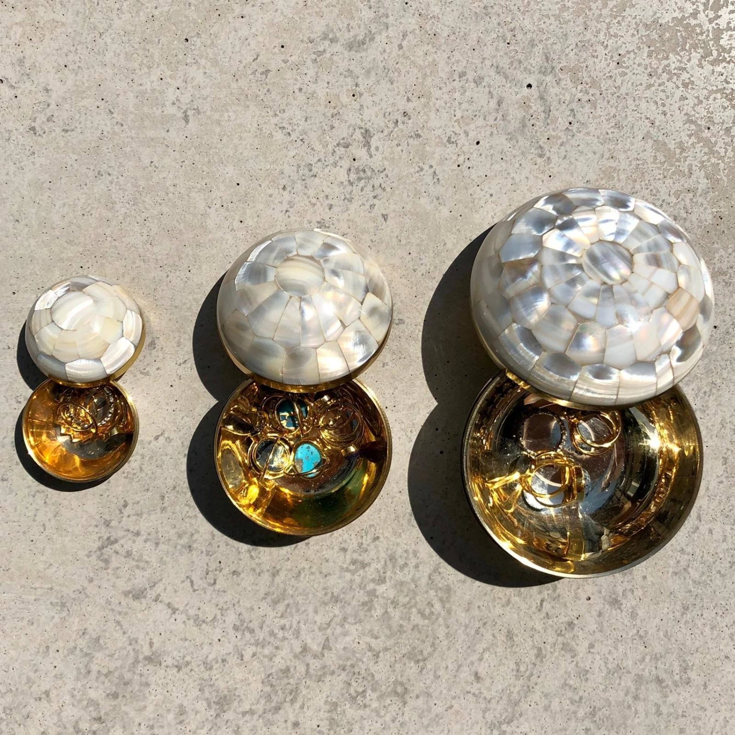 Medium Mother Of Pearl Trinket Pot 5 Medium Mother Of Pearl Trinket Pot - Image 5